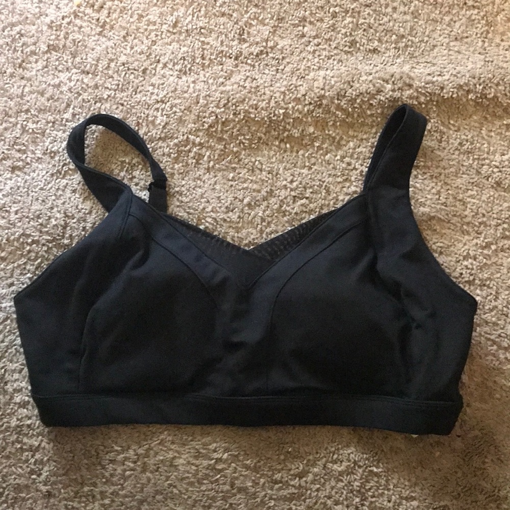 BNWT Shira sports bra